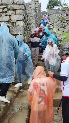 Machu Picchu con lluvia #machupicchu #machupichu #xtravelperú #maravilladelmundo # lluviaenmachupicchu