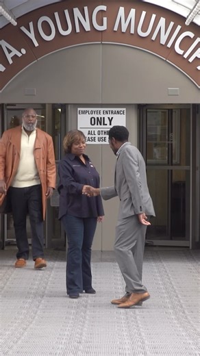 Grow your company by doing business with the City of Detroit! We are always in need of local businesses to provide goods and services. If you’re ready to do business with Detroit, start by registering, then check out the open bids at detroitmi.gov/supplier or the link in our bio! 🔗 #OpportunityRising #TakePart | City of Detroit Government