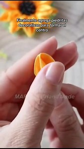 Como hacer girasoles eternos cr: Marlena Hand Made #ribbonflowers #handmadegifts #diyflower #paperflower | Steff flowersm