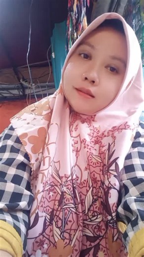 sambil jaga warung kita tiktokan dulu