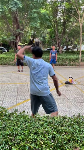 SHUTTLECOCK STREET SKILLS 🔥 No Drop #shuttlecock #shorts