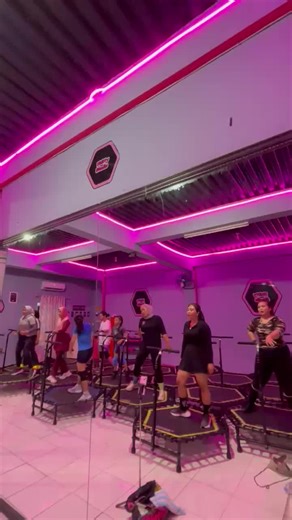 #trampoline #dkittytrampoline #trend #jump #fypage #fypシ゚ #letsgo