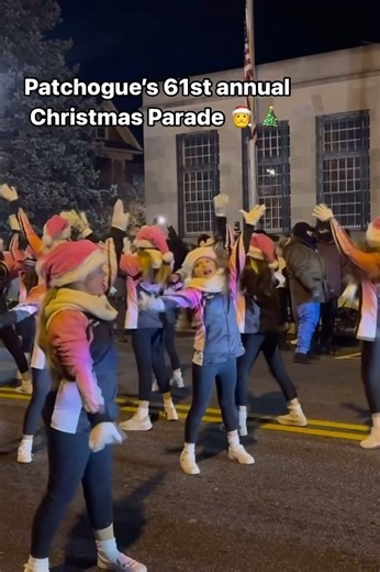 🎅 Patchogue celebrated its 61st annual Christmas Parade in the downtown on Saturday. Relive it here. 📹: @visitpatchogue | Greater Long Island