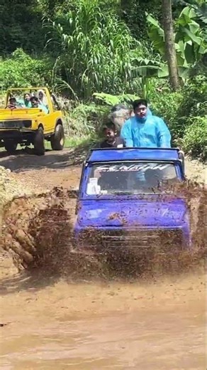 Belalang tempur Jeep Adventure offroad kemuning