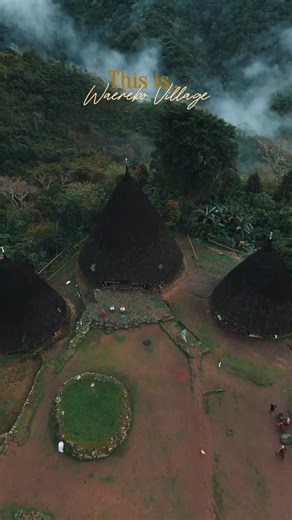 Around 1,200 meters above sea level, a village above the clouds unveils its magic... This village consists of only seven traditional houses and is home to around 300 locals. You need several hours of trekking to reach this place, but it is undoubtedly worth it ✨💖 When the thick mist wraps the area, a sea of clouds forms that feels like another world. No signal, just you, the locals, and the serene embrace of nature. It truly lives up to the name Wae Rebo, which comes from the words “Wae,” meani