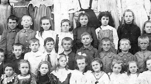 STEP BACK SUNDAY 🔦 Spotlight on YANDINA Step back to 1870 when Yandina became the first gazetted town in the Sunshine Coast. https://www.youtube.com/watch?v=sIjf6JpwdQA Watch From staging post to township to hear about 📜 Yandina's early history 🍎 its first school 🛣️ how the streets got their names and ⛵ how it was the norm to get mail and groceris by boat To view this and other Sunshine Coast stories, oral histories and more visit 👉 https://heritage.sunshinecoast.qld.gov.au/Stories | Sunshi