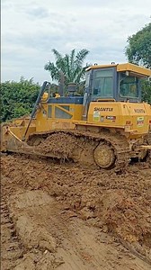 “This Bulldozer vs Mud — Who Will Win? 💪🌧️”
