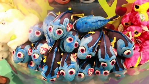 FINDING DORY IRL Family Fun Hunt Finding Dory In Real Life Aquarium Teach Kids + Pool Games