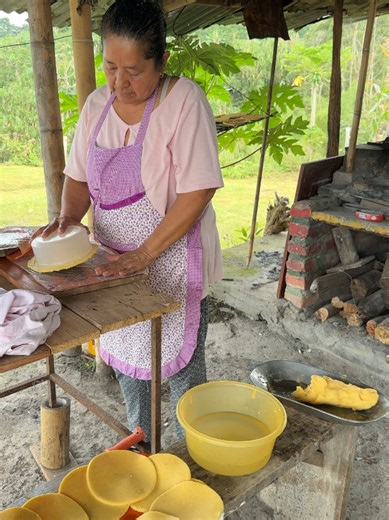 Arepas de maíz 100% al fogón de leña: receta tradicional
