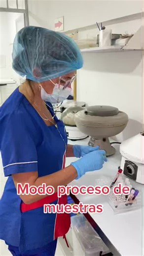 Proceso de Centrifugación en Laboratorio de Muestras