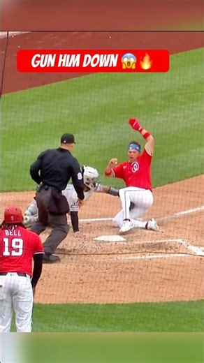 Perfect Relay To Home By Gurriel Jr & Perdomo 🔥 #lourdesgurrieljr #geraldoperdomo #baseballshorts