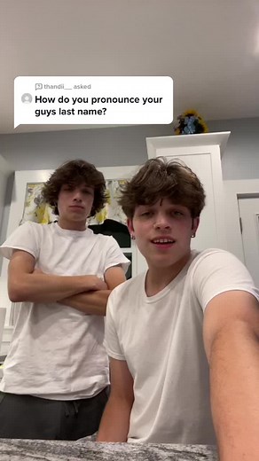 How to Pronounce Sturniolo Triplets - Pronunciation Tips