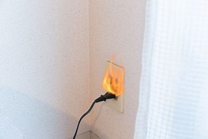年末年始は「電気火災」に注意。よくやりがちなコンセントやプラグの使い方が火災につながる