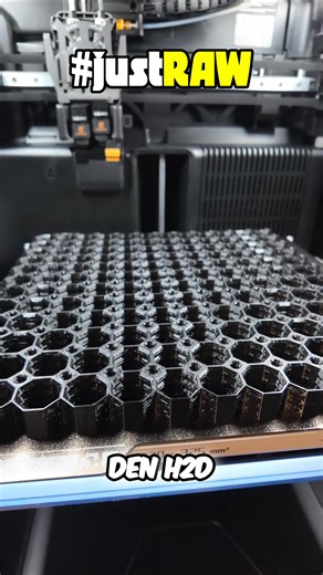 Ein Multiboard gedruckt mit dem neuen Bambu Lab H2D! Nach fast eineinhalb Tagen und einem halben Kilo Filament ist das Ergebnis da. Mal sehen, ob sich die Teile gut lösen lassen. Bleibt dran! #BambuLab #H2D #3Druck #Multiboard #Testdruck #DIY | Blog-DrFrantic77.de