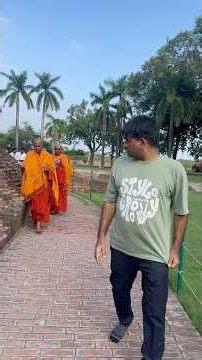 Watching Sinhal Bauddhs praying at Ramabhar Stupa- #Buddha’s cremation site! #srilanka #kushinagar