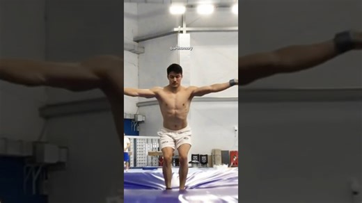 Double front pike 💣 + nice double tuck