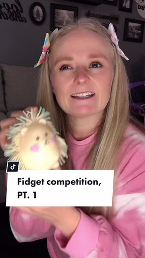 Who is gonna win this one? @mrs.bench #momlife #momcontent #kiddoconversations #siblinglove #siblinglife #fidgets #lifewithkids