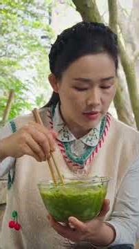 春天山野花开了，这期带你去山里采花做菜，尝一口最应季的鲜甜家常味，记得观看本周视频~【滇西小哥】shorts#cooking #delicious #滇西小哥 #foodie #flowers