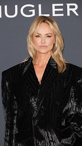MUGLER FÊTE SON 50ÈME ANNIVERSAIRE C’est au Grand Rex qu’@adrianakarembeusklenarikova a retrouvé le mannequin @baptiste.giabiconi et @arielledombasle afin d’assister à la projection de « Inside the Dream ». Le documentaire inédit, réalisé par @matt_menu, nous plonge dans les coulisses de la création mode et parfums de la Maison @muglerofficial, mettant en lumière la genèse du défilé Printemps/Éte 2024 par @cadwallader. « Inside the Dream » est à retrouver exclusivement sur Canal à partir du 25 s