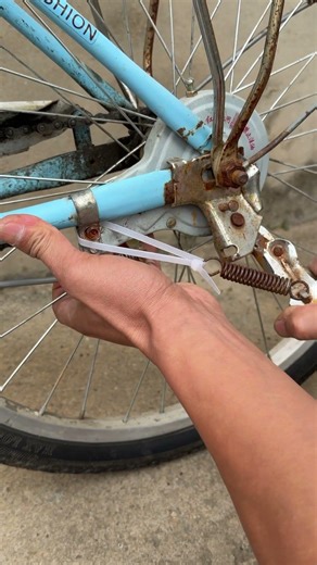 one-second stress for an easy bike spring install.