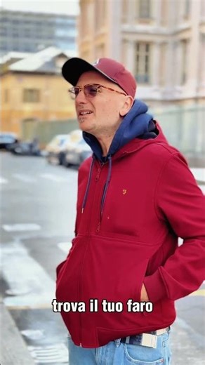 Spoiler: il bicchiere cade 😎