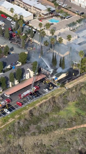 🚨 BREAKING: Multi-Unit Fire in San Marcos, San Diego County 🚒🔥 A large structure fire has displaced nearly 20 residents as crews battle heavy smoke and flames. Our thoughts are with the families affected. 🙏💔 🎥 @malikearnest #SanMarcos #SanDiegoNews #BreakingNews #FireUpdate #SoCal | The Best of San Diego