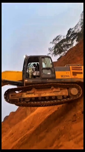 amazing excavator works... #excavator #machinery #machineryequipment #heavymachinery #worklife