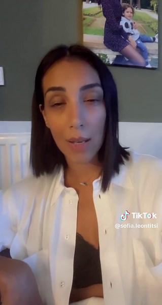 Ωραια η σύγχρονη μουσικη.. αλλα αυτα τα τραγουδια εχουν πισω τους υποδειγματικες ερμηνειες απο τραγουδιστες με βαθιες ριζες στην ελληνικη πραγματικοτητα. Το λαικο τραγουδι υπηρξε ο πανηγυρισμός της ψυχής των φτωχων ανθρωπων! Ηταν η γιορτη τους, το πενθος τους και η αξιοπρεπεια τους.. Η κ. Ριτα Σακελαριου ηταν η ερμηνευτρια αυτου του υπεροχου τραγουδιου. #love #music #mylife