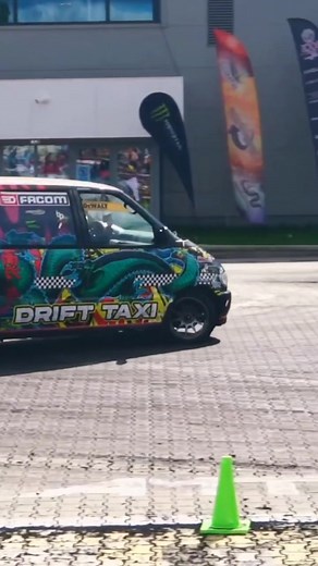 She's some bus.... 👀😉 | Dirty Drifting