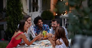 TEST deg selv: Er du introvert eller ekstrovert?