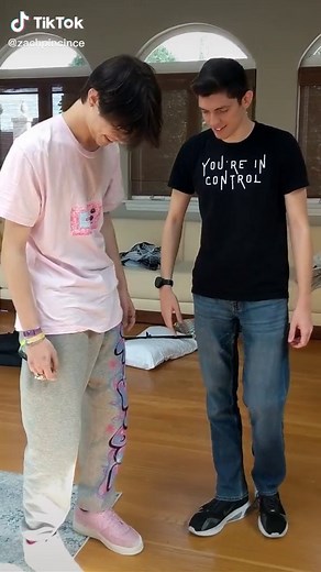 Mesmerizing Hypnosis on Luvanthony's Legs | Leg Shake Challenge