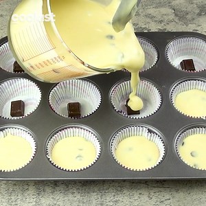 1.4M views · 10K reactions | The tastiest muffins ever have a gooey chocolate center! | Cookist Wow | Facebook