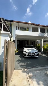 Tour rumah subsales lama yang ditransformasi jadi rumah moden yang luas. Kediaman inj adalah milik En Yunos yang direka design oleh @ruangreka.my Rumah ini berkeluasan 2215 sqft dan berkonsep Muji Sandinavian Concept. Antara spot paling admin love adalah bilik master bedroom rumah ini yang ada konsep outdoor indoor. | House Tour Malaysia