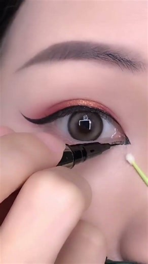 Avoid These Eyeliner Mistakes That Can Harm Your Eyes | Safe Eye Makeup Tips#eyeliner #eyemakeuptuto