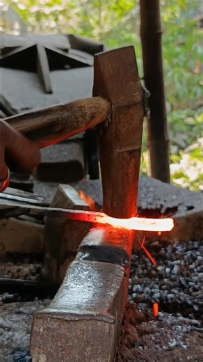 The Art of Blacksmithing: Witness How Traditional Nails Are Made #Blacksmith #NailMaking
