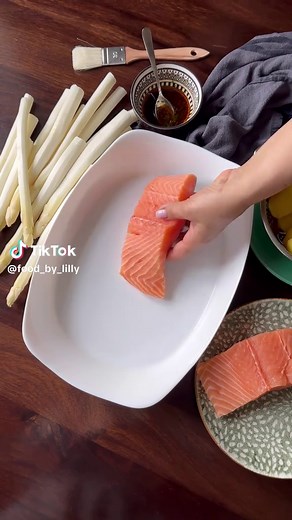 Lachs mit Spargel und Kartoffeln aus dem Ofen