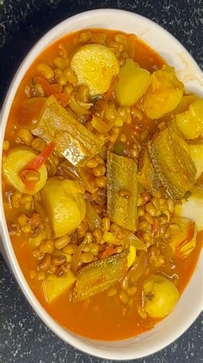 Colocasia Red Cow Peas Karavadu Curry 😋 | Traditional Home Style | #Shorts