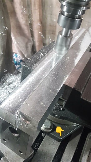 Working Process of a Manual Milling Machine