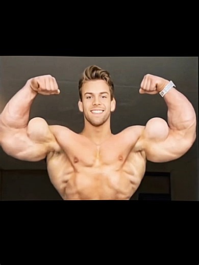 show man #pose #gymstyle #muscles #musclelegs #biceps #pose #work #life #