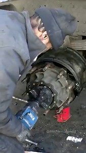 The rear wheel is leaking oil, and the shaft head is difficult to remove. Repair the shaft tube and replace the oil seal. #mechanic #mechanicsteve #automobile #oldschool | Mechanic Steve