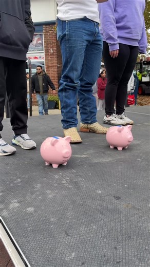 Did someone say SWINE holding!? 🐖💪🏻 Our strongest attendees showed their strength at our first ever swine holding competition! Join us at the @eastonfarmersmarket stage tomorrow at 4 pm for the chance to show your strength. 🏋️ | PA Bacon Fest