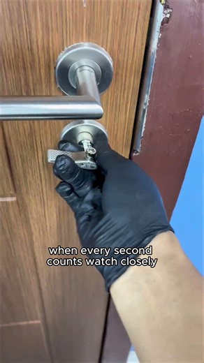Quick lock-pick using one hand! 😳 #polocom #lockpicking #locksmithlife #lockpicks