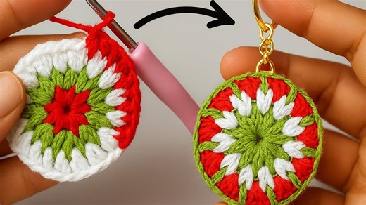 Easy Crochet Christmas Ball Keychain – My Secret for the Perfect Shape