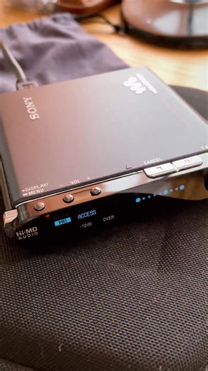 HighFidelity1989 on Instagram: "Recording on MiniDisc 💽🎶 Sony MZ-RH1 using Web MiniDisc Pro 💨 @sony @sonyelectronics @sony.deutschland.at #recording #sonymzrh1 #minidiscrocks #sonyretro #sonycommunity #iloveminidisc #sonyminidisc #minidisc #sonyminidiscplayer #himd #sonyminidiscwalkman #sonywalkman #walkman #walkmansony #minidiscplayer #minidiscrecorder #sonymd #mdwalkman #mdplayer #vintagesony #vintageaudio #vintagesound #minidiscwalkman #minidiscaudio #minidiscclub #sony #sonyhifi #sonymdpl