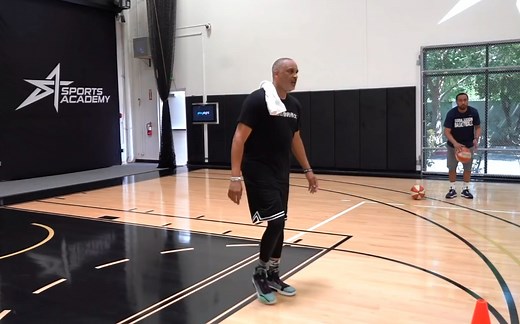 【菲尔汉迪】面对防守者的细节!!那些你忽略的摆动再也不怕被抄球!!全是干货!!