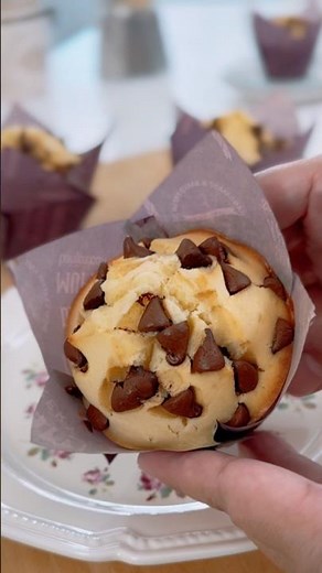 Easy Chocolate Chip Muffins #apron #baking #cake #recipe
