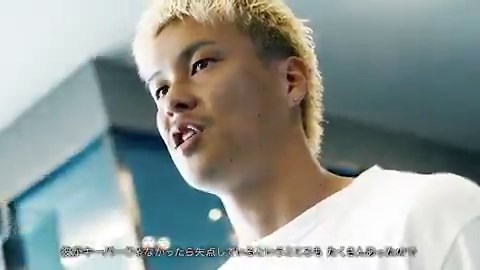 長崎のMatch Cam、なかなか感心した。長崎からするとホームのあの試合をどう伝えるかというのがあると思うけど、完全にそれを先に考えてから編集してる印象。つまり、立ち上がりからやられまくったけどハーフタイムにもう一度気合を入れて得点できないものの後半は全員で諦めずに戦った…最後にロッカーで次に繋げようと団結した、という発信になる。伝えたい事が先に決まってるので、失点シーンも使う意味があるしブーイングすら映す意味がある。無理に避ける必要もない。DAZNの音声を重ねて分かり易くしつつも、前半清水の応援を大きく、後半は長崎側の音声メインに重ねている（と思う）のもシナリオに沿った演出。個々のインタビューの差し込み方も新しかった。恣意的という意見もあるかもしれないが、本当のリアルは現地に行った人がそれぞれ感じればいいので、行った人の気持ちの整理のためにも次の試合に人を呼ぶために正しいマーケティングだなと思った。