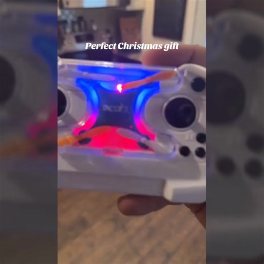 🚁 Flight meets Fun this Season 🤯 Meet the all new SkyZip™ — a pocket-sized LED drone that stores inside its own controller and takes off straight out of the box. 🚀 🛫 With 3 speed settings, 360° flips, and crash-proof prop guards, it’s the perfect mix of smart design and pure fun. And it comes with a 60 day guarantee | Finds by Freya