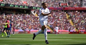 Mbappé anota hat-trick contra o Barcelona e bate recorde no Real Madrid