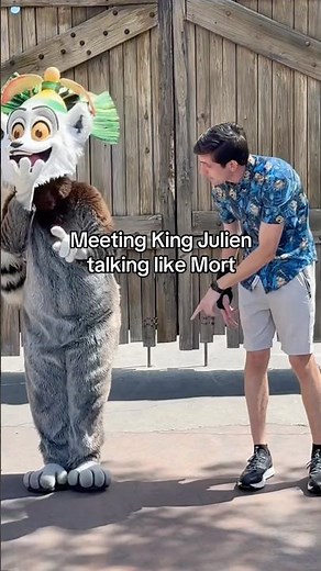I met King Julien while talking like Mort